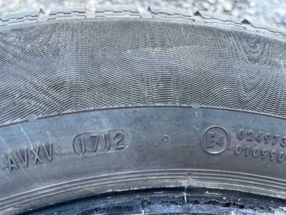 .зимни Гуми CONTINENTAL 215/60/17 с ДОТ 17/2017г