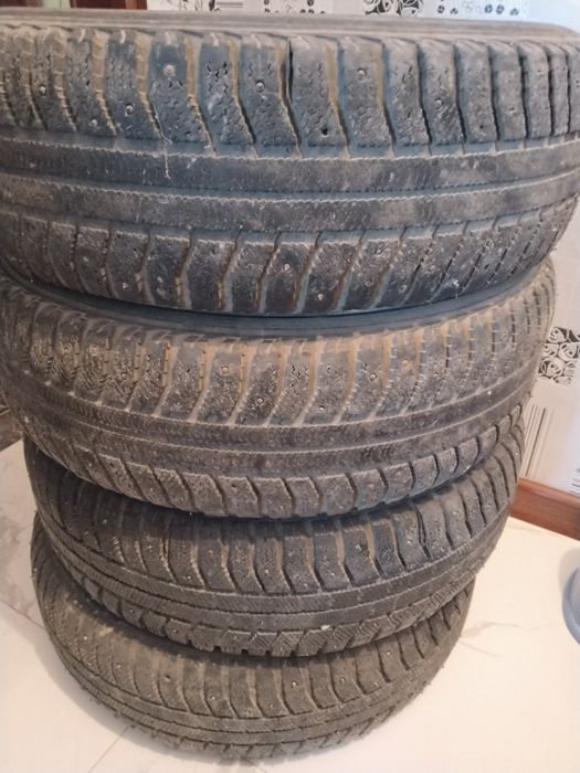 Продам шины в комплекте