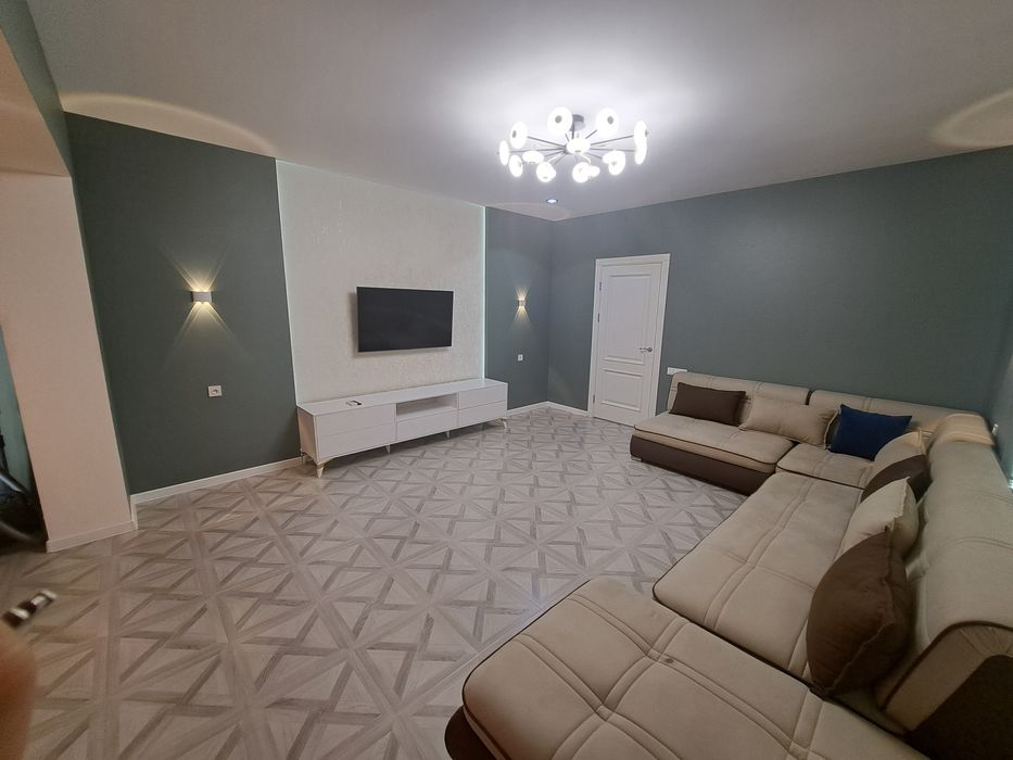 Аренда 2-комнатной квартиры с террасой в центре.