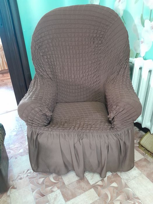 Продам диван,два кресла,два пуфика