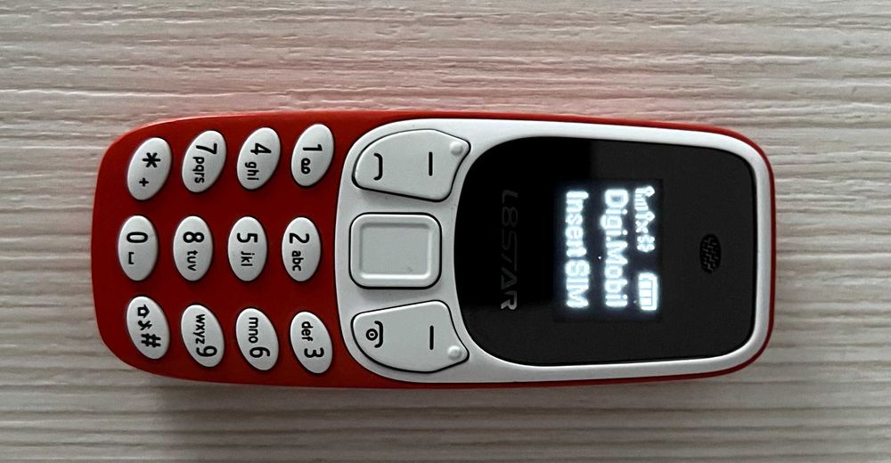 Telefon dual SIM, de mărime mica, liber de retea