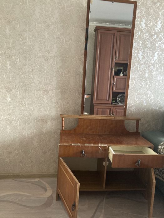 Трюмо от спальнрго гарнитура