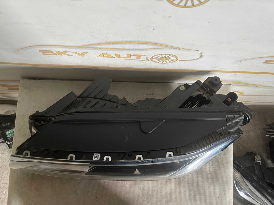 Far stanga full led Vw Touareg dupa 2018 original