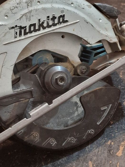 Акумулаторен циркуляр Makita