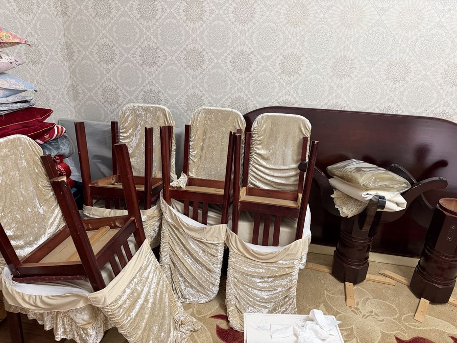 Продается стол со стуллями