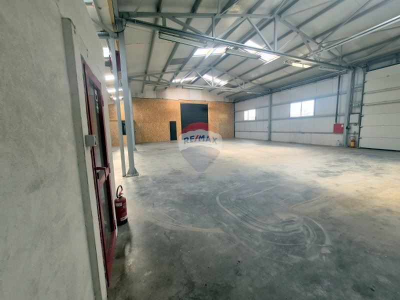 Дава се под наем Склад в с. Каменар, Област Варна - 310 кв.м за 1196.97 € - Снимка #2