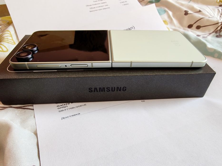 Samsung Galaxy z flip 8 12/256gb