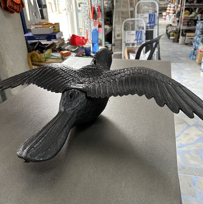 Плашило за птици във формата на ГАРВАН