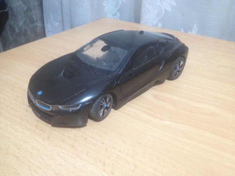 Коллекционная моделька BMW i8