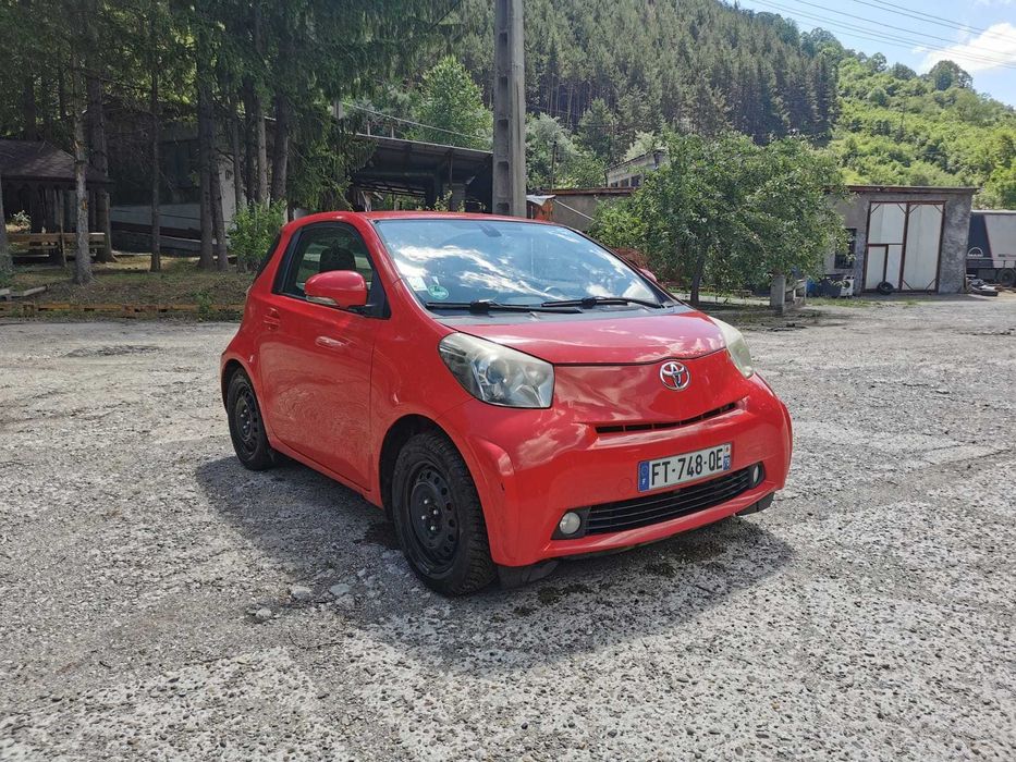 Toyota - IQ 3 rosu