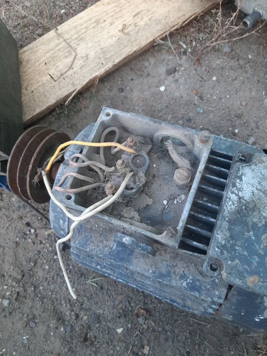 Электро двигатель и конденсаторы