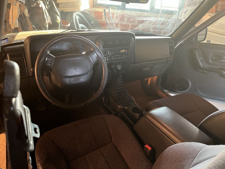 Vand aitoturism marca jeep