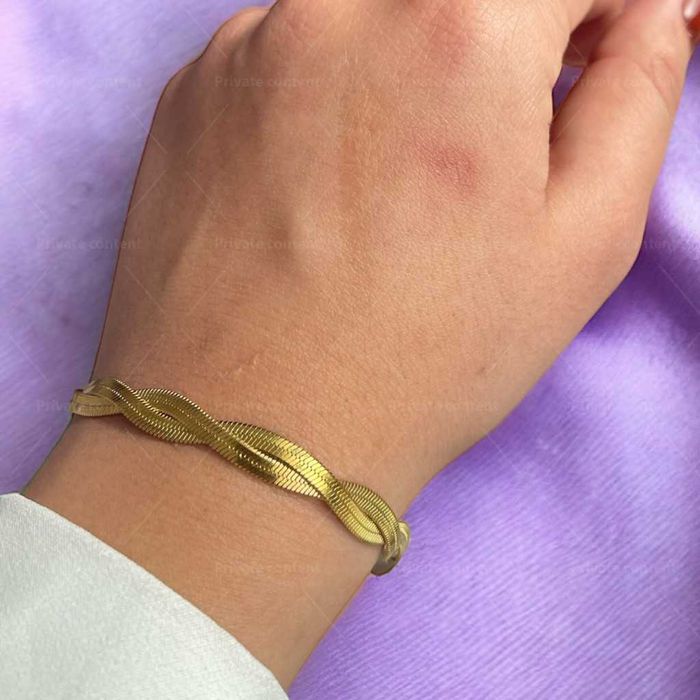 Дамска гривна - сребърно покритите.

Бижута от медицинска стомана.