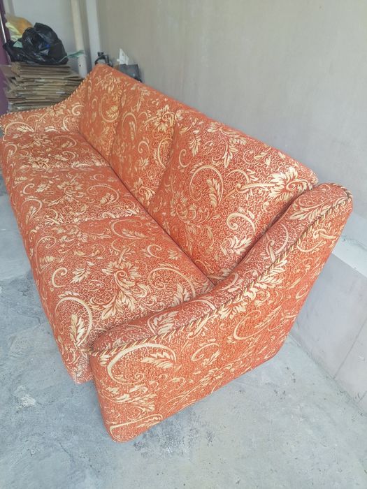 Продаётся  диван румынский
