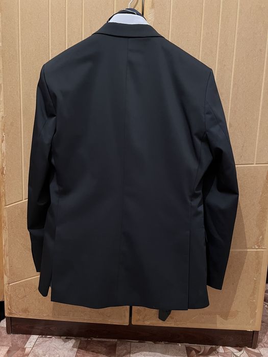 Продаются костюмы 52р  рост 6