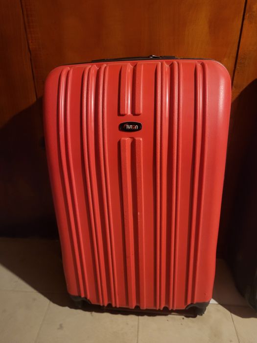 Продавам  куфари