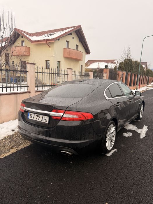 Jaguar XF avariat