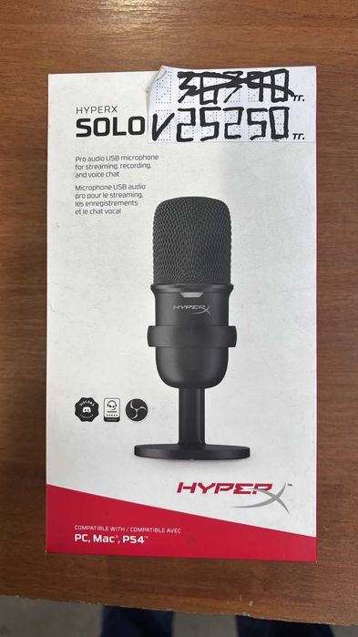 Настольный микрофон HyperX SoloCast на подставке