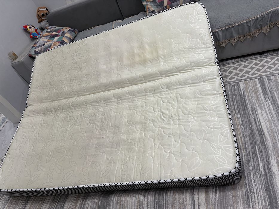 Продам б/у матрас 160/200