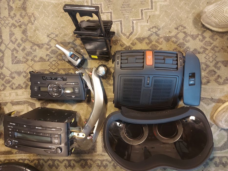 Интериор за Тойота Аурис 2007- 2012г