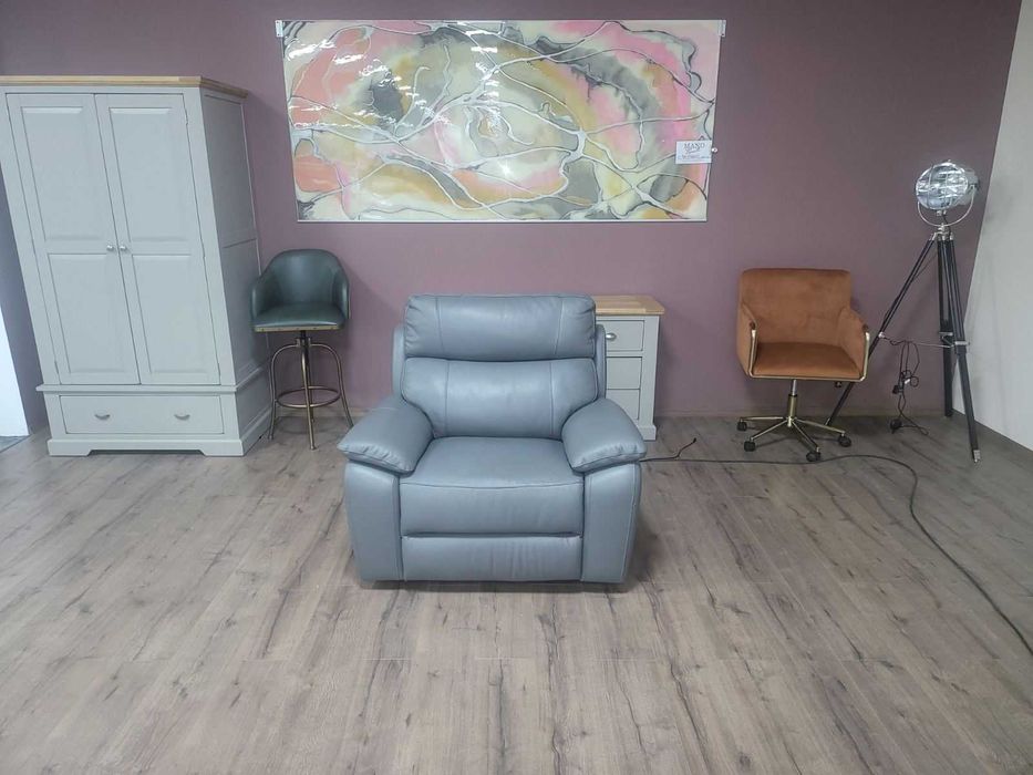 Сив кожен фотьойл с електрически релаксиращ механизъм