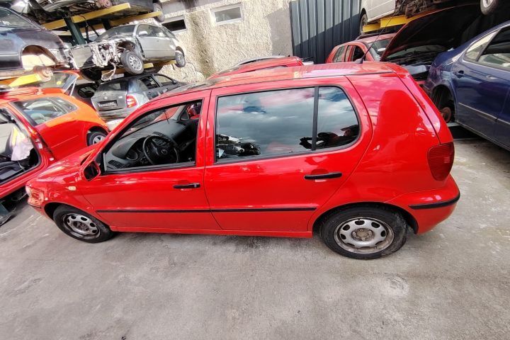 Bara fata Volkswagen VW Polo 2000 1.4 MT (60 hp)