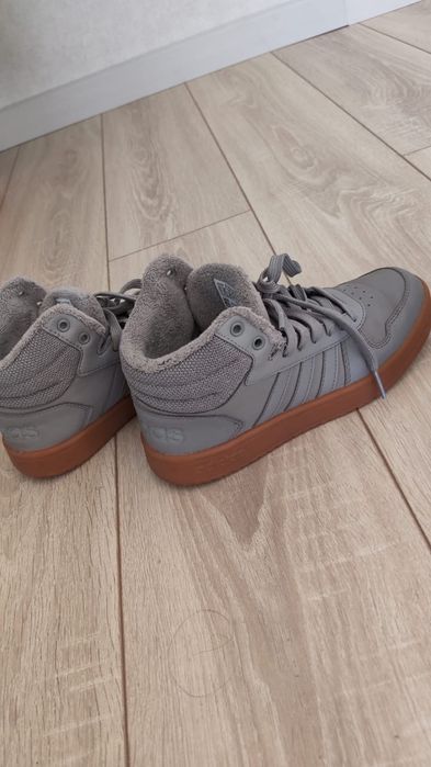 Продам высокие кроссовки Adidas. Оригинал