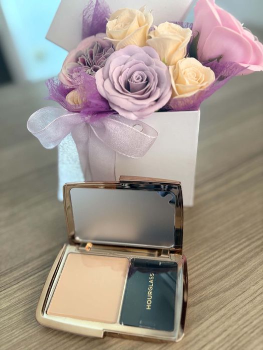 Hourglass Vanish Airbrush Pressed Powder Translucent Medium – Нова
