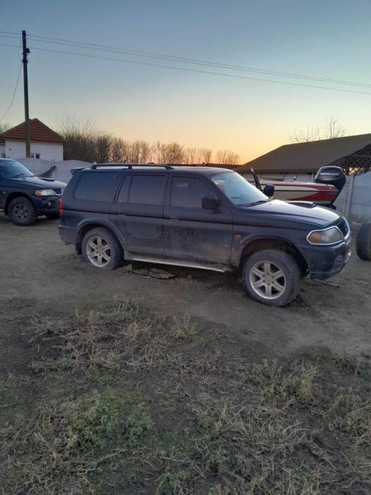 Dezmembrez Mitsubishi pajero 2.5 shougun sport