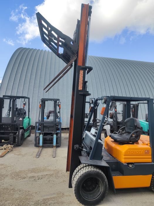 Продам вилочный погрузчик, кара