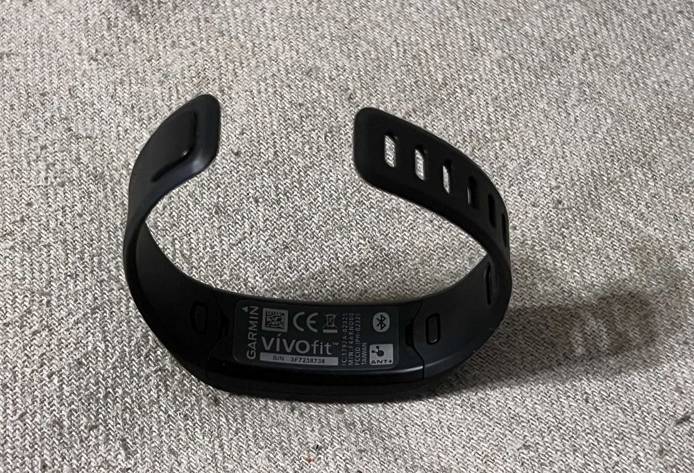 Bratara fitness Garmin Vivofit Original Functionala
