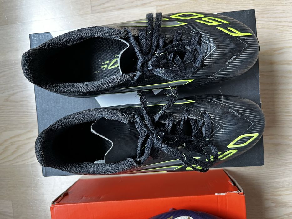 Бутонки Nike и Adidas