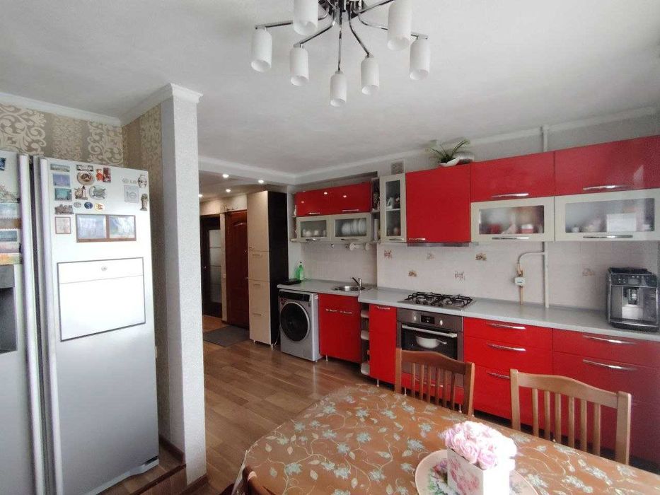 4 ком. квартира, 84 кв.м. 9 мкр