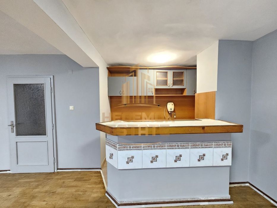 Продава се Двустаен апартамент в Варна, Зимно кино Тракия - 70 кв.м за 948 €/кв.м - Снимка #1