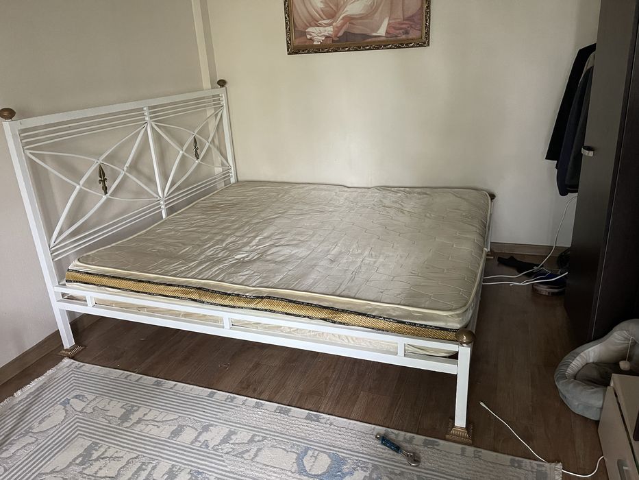 Кровать с матрасом