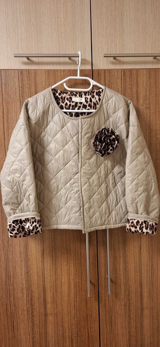 Леко късо дамско яке