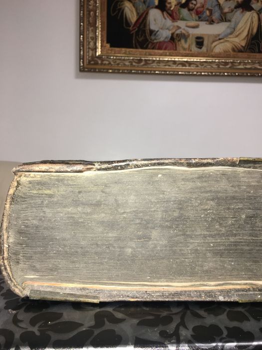 Vand carte foarte veche Biblia .