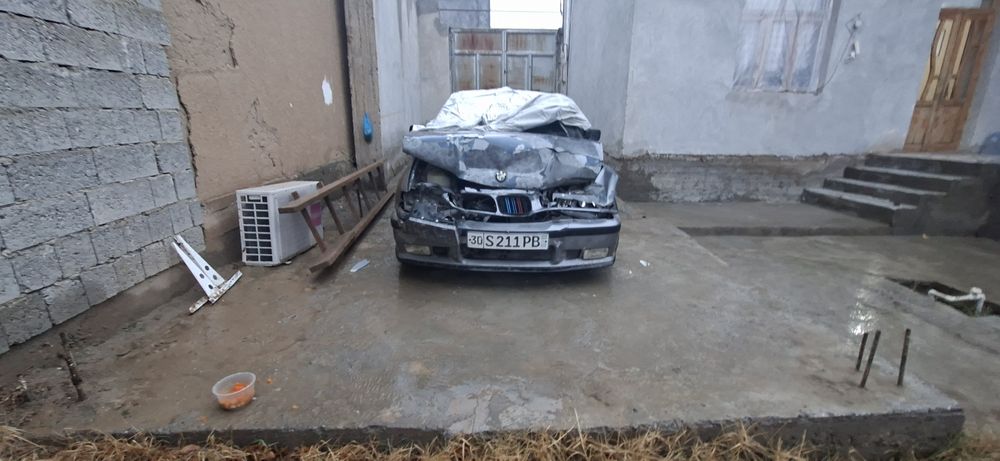 Bmw e36  sotiladi srochna pul kerak