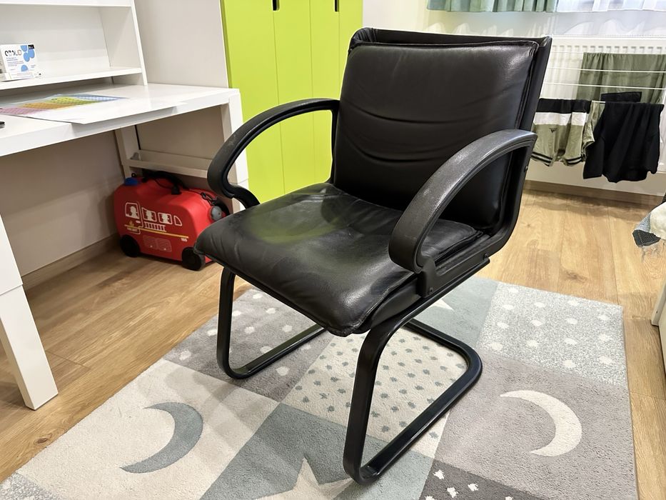 Кожен Офис стол