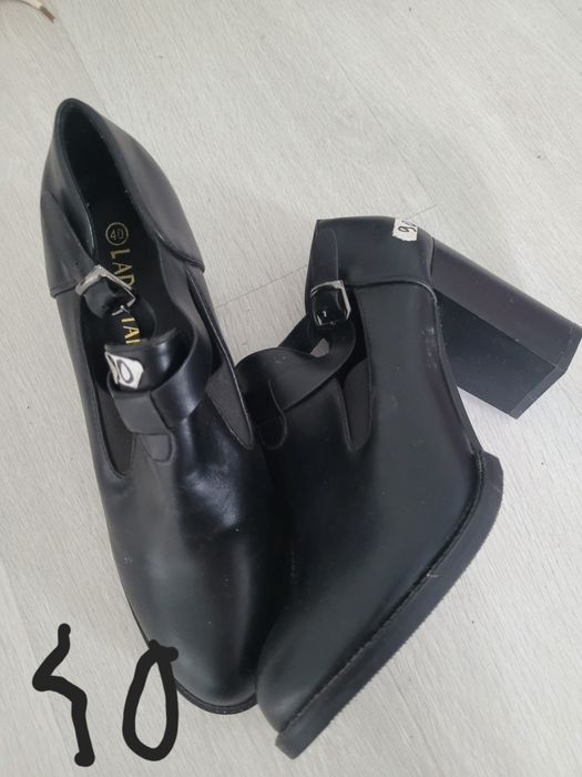 De vânzare ghete dama 45lei bucata