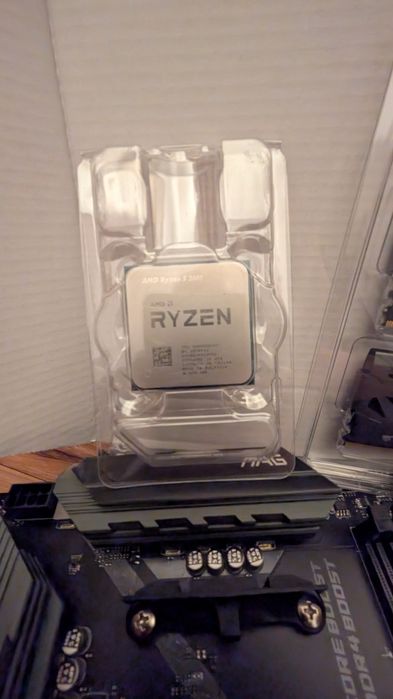 Ryzen 5 3600 + MSI B550 Tomahawk + 16 GB DDR4 Patriot Viper Steel