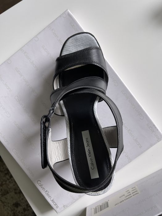 Оригинални обувки с висок ток Calvin Klein