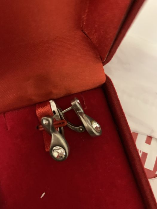 Продаю серьги российской фирмы Jenavi броши ,часы позолоченные женские