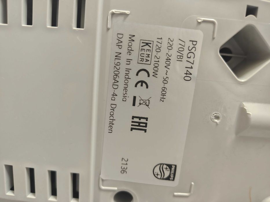 Парогенератор Philips PerfectCare 7140 + нова дъска Philips GC221/98