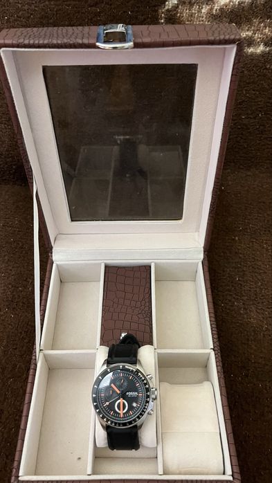 Box si ciasul fossil