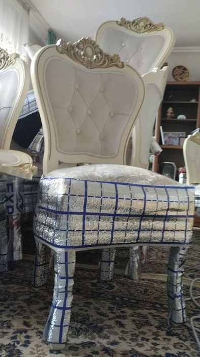 Продам срочно новые стулья