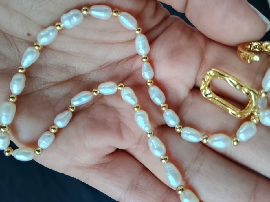 Ново колие с естествени перли и стоманени топчета