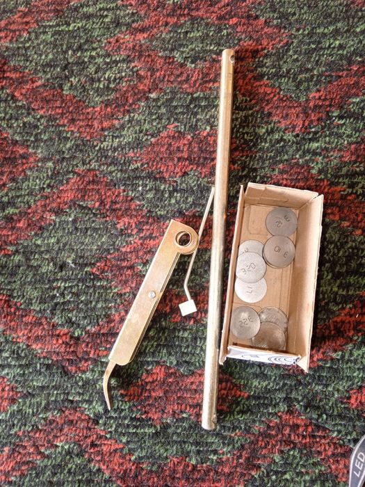 Лада клапанларига зазор куйиш учун инструмент.