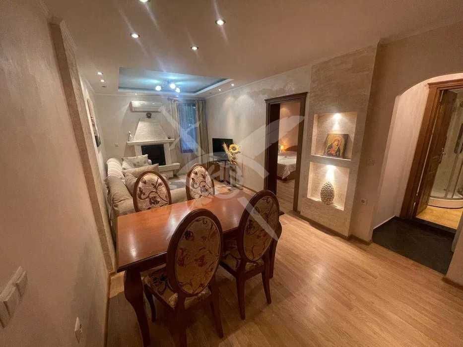 Продава се Тристаен апартамент в Бургас, Възраждане - 110 кв.м за 1206 €/кв.м - Снимка #4