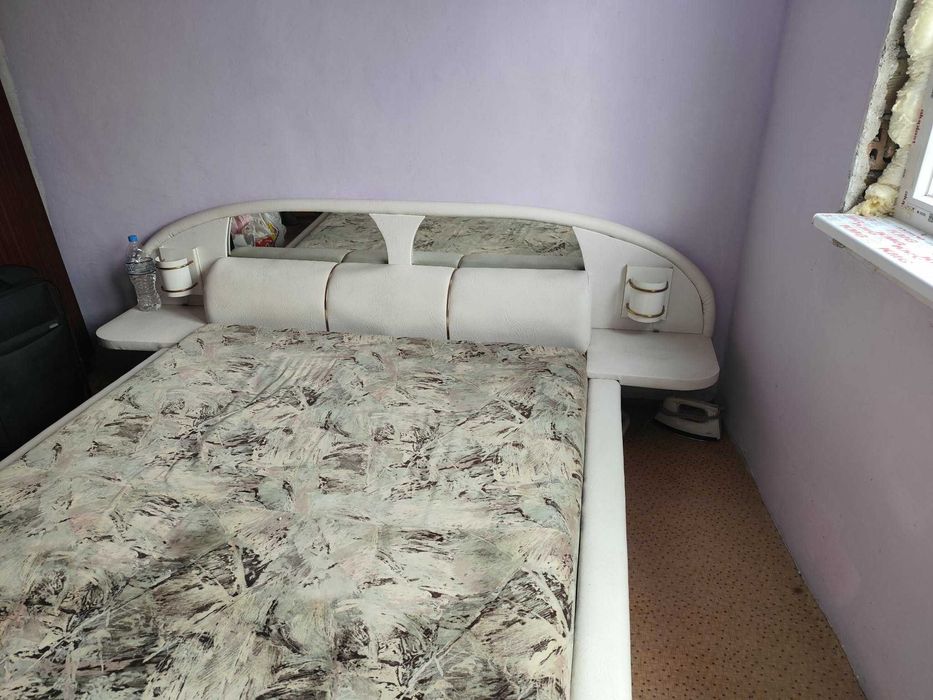 Продавам кожена спалня 2000х160